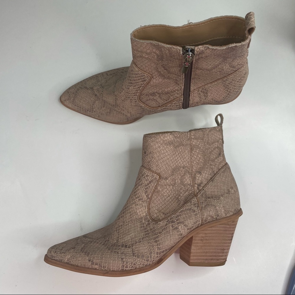 Kaanas‎ Women’s Molinara Snake Texan Bootie Size 6